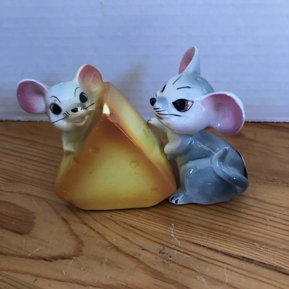 Vtg Anthropomorphic Mice Salt and  Pepper Shakers - Picture 2 of 9